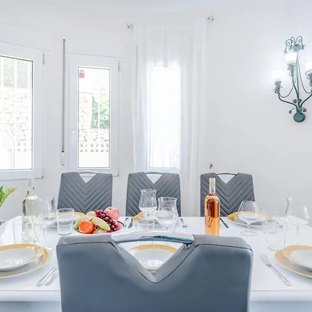 Villa Rosa By Interhome